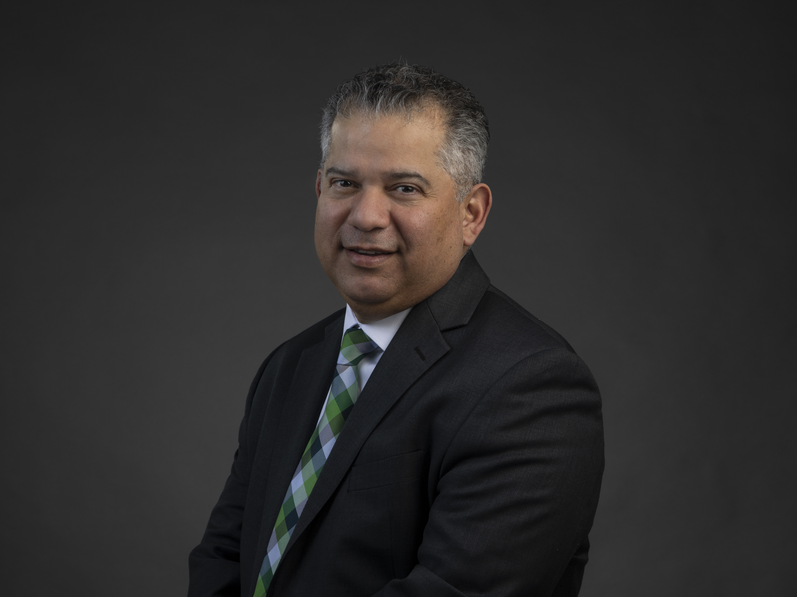 Headshot of Ildemaro J. González, MBA