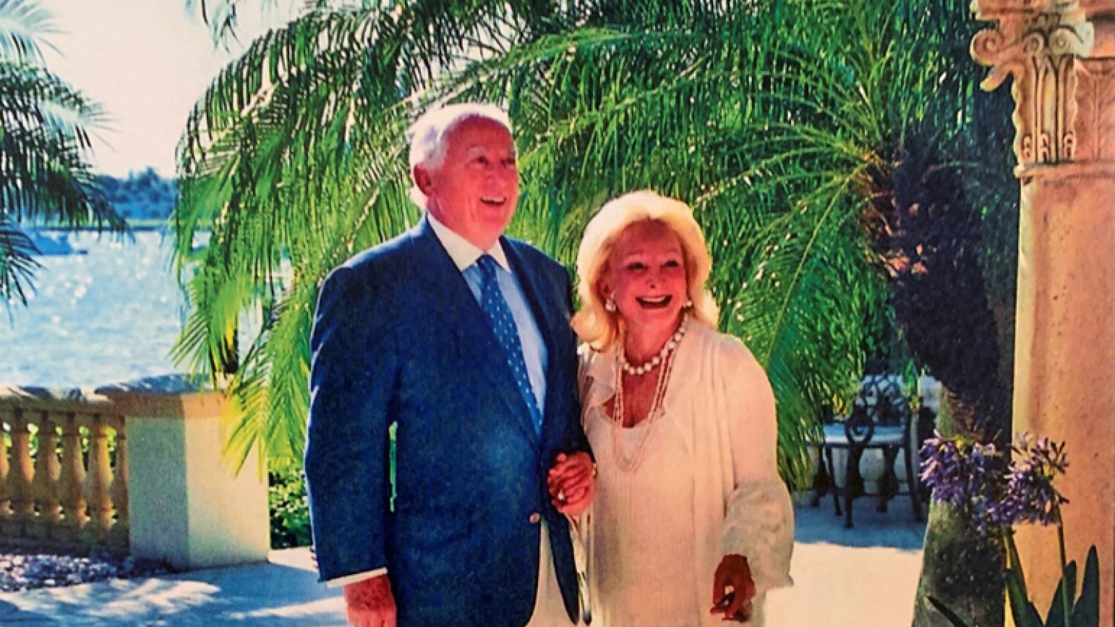 Cyrus and Mitzi Freidheim pose for a photo