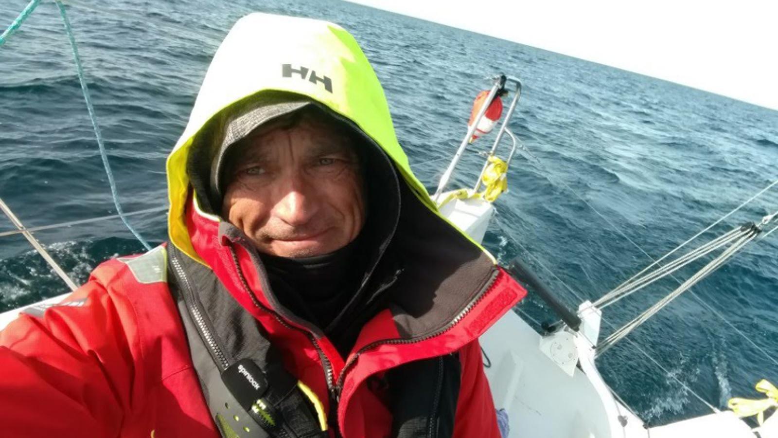Rich Stearns sailing on open water.