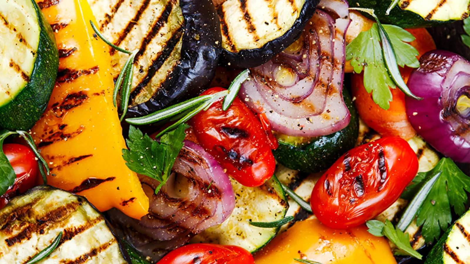 Many grilled vegetables in a variety of colors