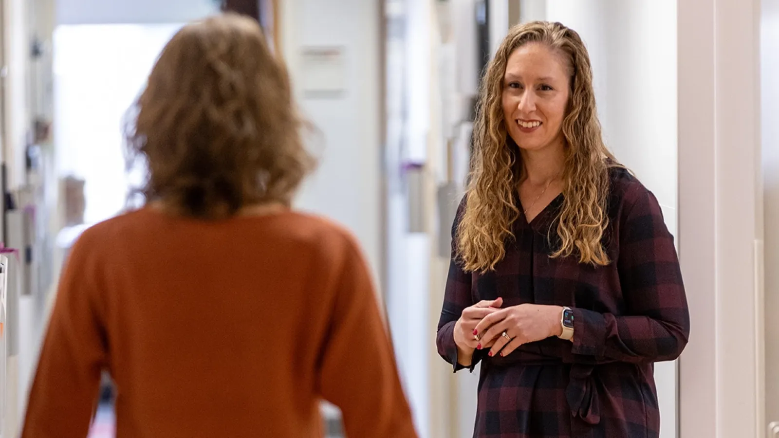 Jori Fleisher talks to patient in corridor