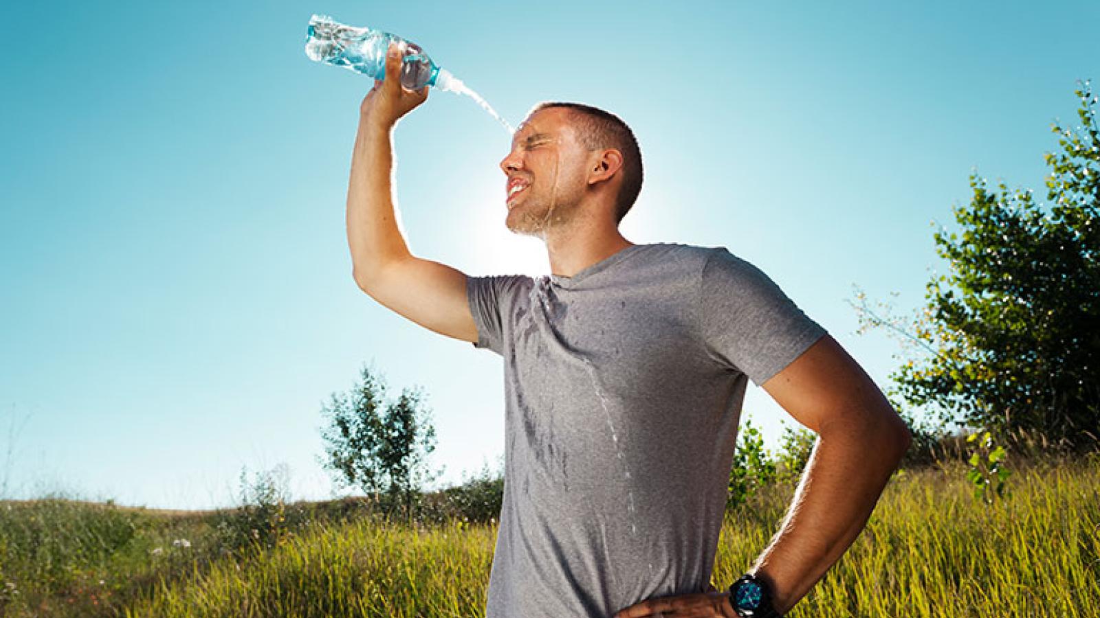 Athlete cooling off while exercising