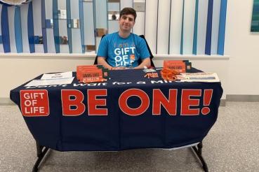 Seth Adler shares Gift of Life's message through a tabling event.