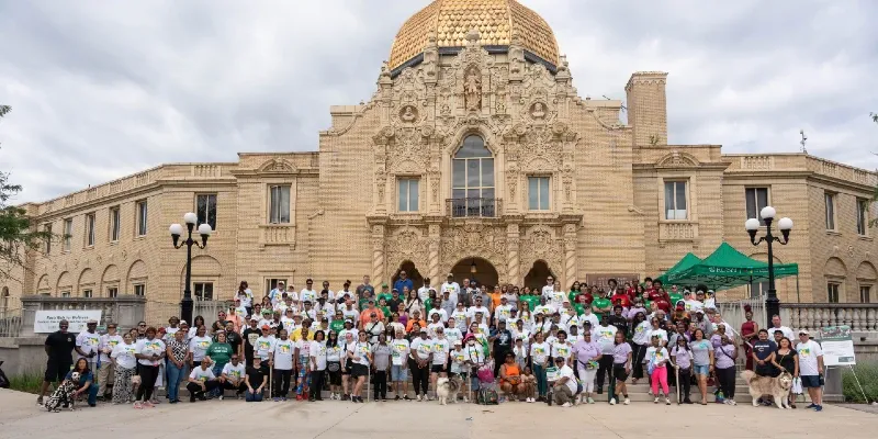 A group photo in front of the Garfield Park fieldhouse